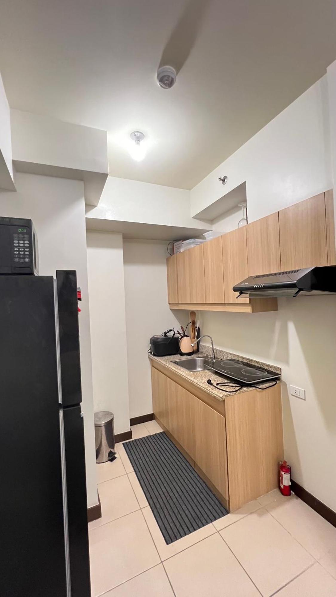 Brixton Place, Weston Tower Manila Exterior photo
